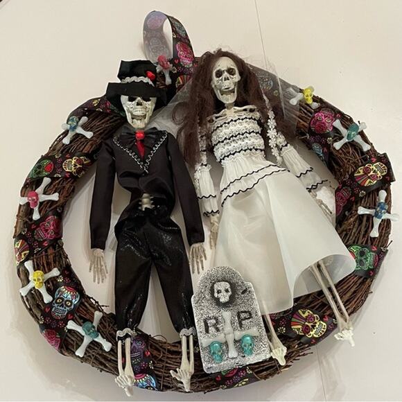 Handmade Halloween Skeleton Wreath Together Forever - Picture 4 of 9